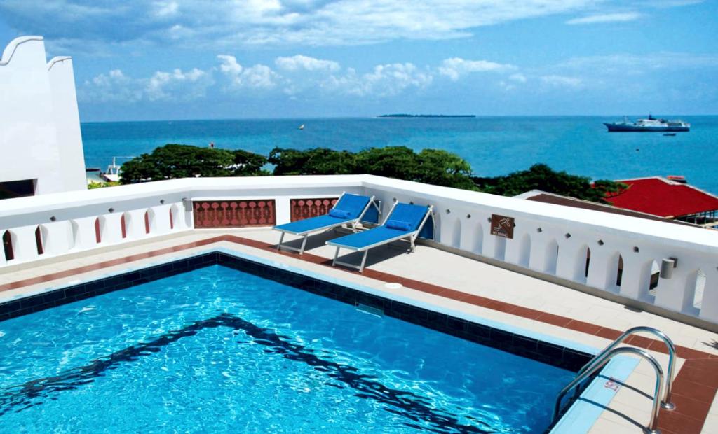 Rooftop Infinity Pool
