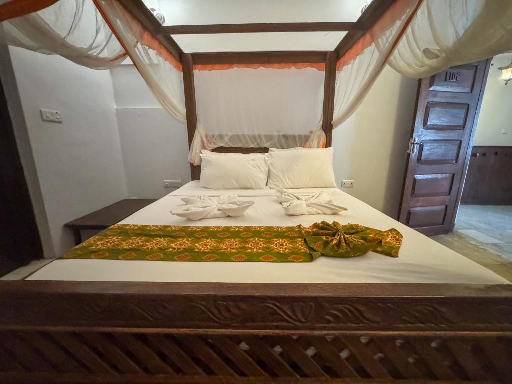Standard Swahili Room